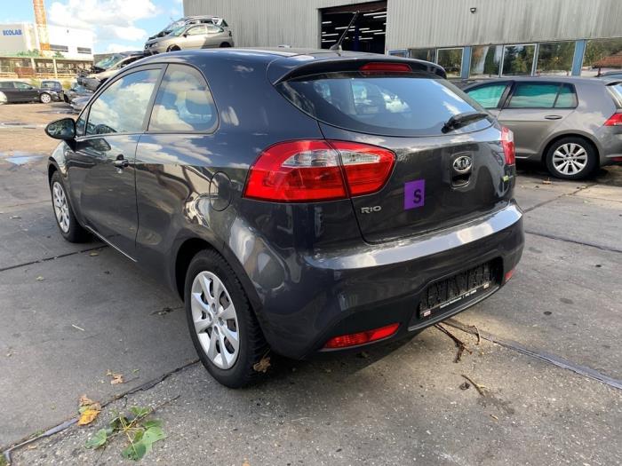 Begagnade Dörr, 2-dörrars, vänster Kia Rio III (UB) 1.2 CVVT 16V Pris € 150,00 Marginaltabell erbjuds av Gebr Opdam B.V.