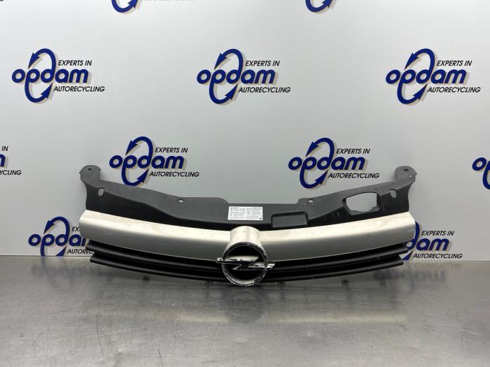 Używane Grill Opel Astra H SW (L35) 1.6 16V Twinport Cena € 50,00 Procedura marży oferowane przez Gebr Opdam B.V.