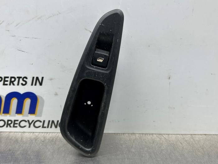 Usados Interruptor de ventanilla eléctrica Peugeot 308 (4A/C) 1.6 VTI 16V Precio € 15,00 Norma de margen ofrecido por Gebr Opdam B.V.