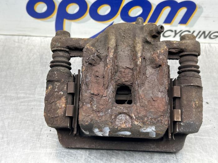 Gebrauchte Bremszange links hinten Kia Sportage (JE) 2.7 V6 24V 4x4 Preis € 35,00 Margenregelung angeboten von Gebr Opdam B.V.