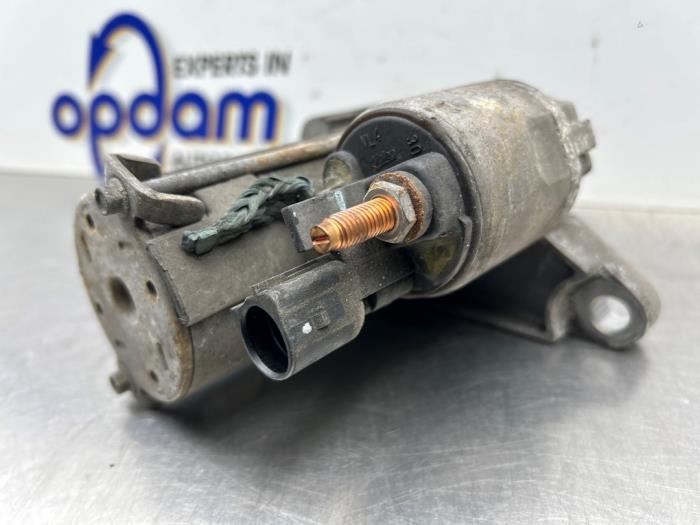 Startmotor från en Volkswagen Polo IV (9N1/2/3) 1.2 12V 2007
