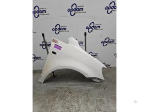 Used Front wing, right Volkswagen Caddy III (2KA,2KH,2CA,2CH) 1.6 TDI 16V Price € 84,70 Inclusive VAT offered by Gebr Opdam B.V.