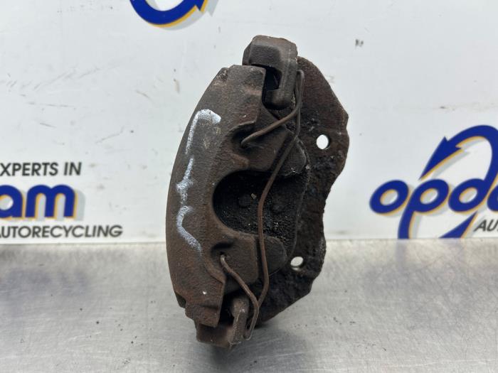 Gebrauchte Bremszange links vorne Mazda 5 (CR19) 1.8i 16V Preis € 40,00 Margenregelung angeboten von Gebr Opdam B.V.