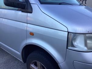 Używane Blotnik prawy przód Volkswagen Transporter T5 2.5 TDi PF Cena € 80,00 Procedura marży oferowane przez Gebr Opdam B.V.