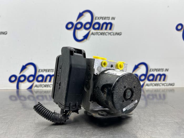 Begagnade ABS-pump Ford EcoSport (JK8) 1.0 EcoBoost 12V 125 Pris € 200,00 Marginaltabell erbjuds av Gebr Opdam B.V.