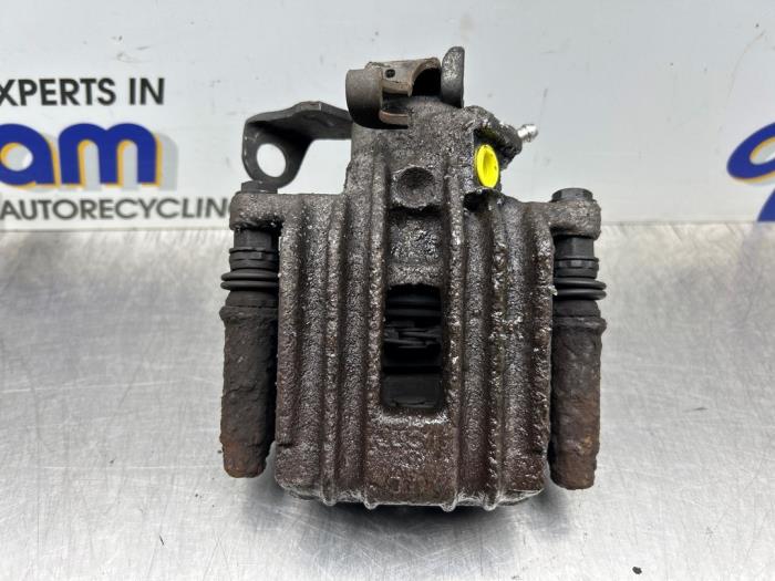Gebrauchte Bremszange rechts hinten Volkswagen Polo IV (9N1/2/3) 1.4 16V Preis € 35,00 Margenregelung angeboten von Gebr Opdam B.V.