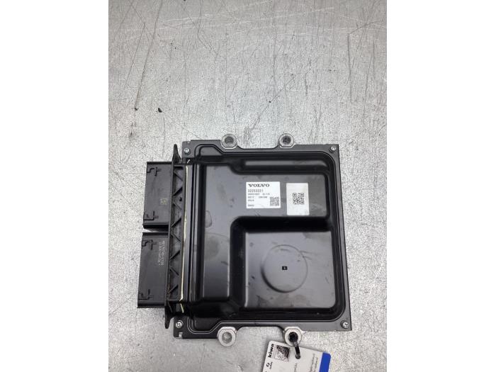 Used Engine management computer Volvo XC60 II (UZ) 2.0 T8 16V Polestar Engineered AWD Price € 250,00 Margin scheme offered by Gebr Opdam B.V.