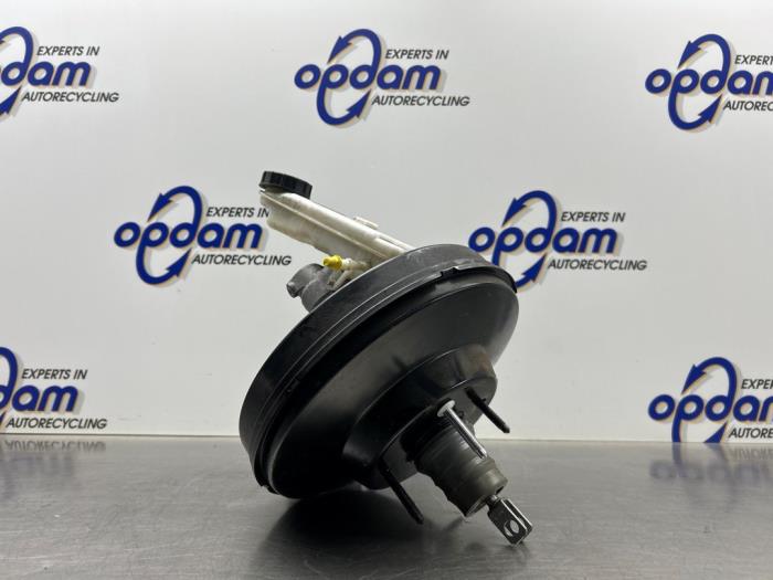 Usagé Servo frein Ford Focus 3 Wagon 1.6 TDCi ECOnetic Prix € 125,00 Règlement à la marge proposé par Gebr Opdam B.V.