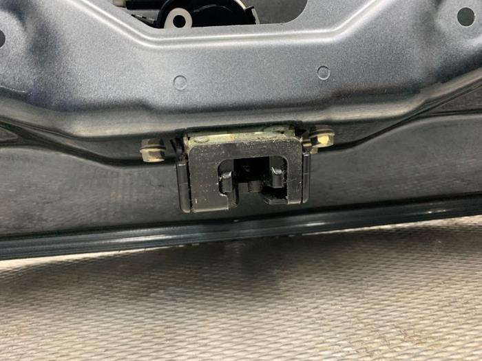 Begagnade Låsmekanism, baklucka Mazda 5 (CWA9) 2.0i 16V Pris € 50,00 Marginaltabell erbjuds av Gebr Opdam B.V.