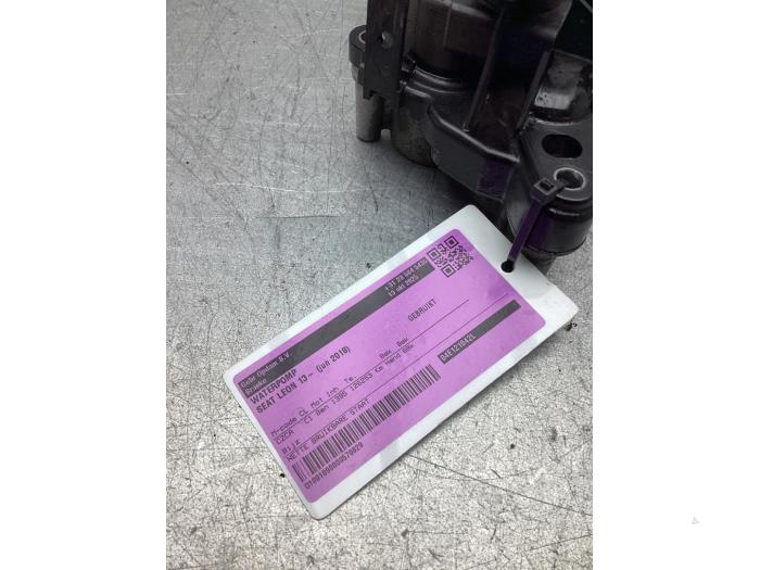 Usagé Pompe à eau Seat Leon ST (5FF) 1.4 TSI 16V Prix € 100,00 Règlement à la marge proposé par Gebr Opdam B.V.