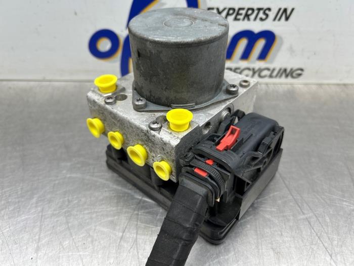 Begagnade ABS-pump Seat Mii 1.0 12V Pris € 111,00 Marginaltabell erbjuds av Gebr Opdam B.V.