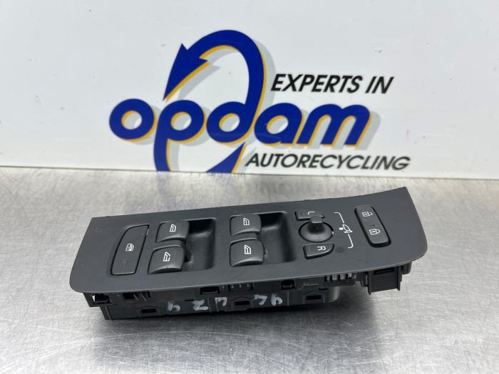 Usados Interruptor de ventanilla eléctrica Volvo V40 (MV) 2.0 T2 16V Precio € 50,00 Norma de margen ofrecido por Gebr Opdam B.V.