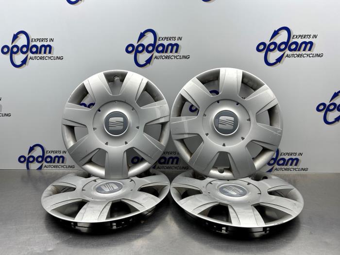 Używane Kolpak Seat Leon (1P1) 1.6 Cena € 50,00 Procedura marży oferowane przez Gebr Opdam B.V.