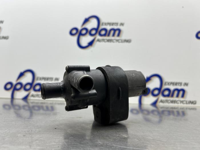 Begagnade Extra vattenpump Mercedes ML I (163) 270 2.7 CDI 20V Pris € 35,00 Marginaltabell erbjuds av Gebr Opdam B.V.