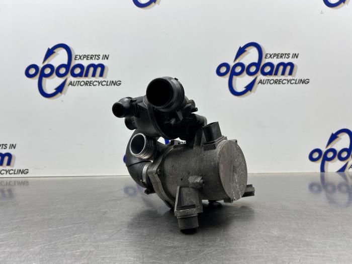 Begagnade Extra vattenpump BMW 1 serie (E81) 116i 1.6 16V Pris € 225,00 Marginaltabell erbjuds av Gebr Opdam B.V.