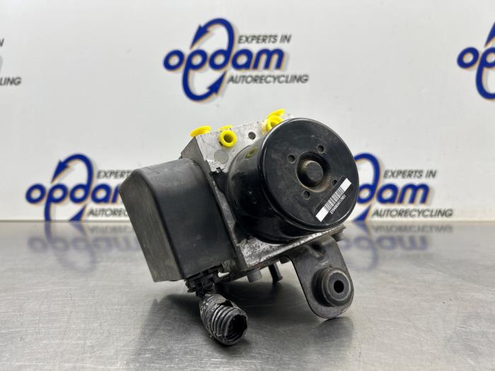 Begagnade ABS-pump Opel Combo 1.3 CDTI 16V ecoFlex Pris € 200,00 Marginaltabell erbjuds av Gebr Opdam B.V.