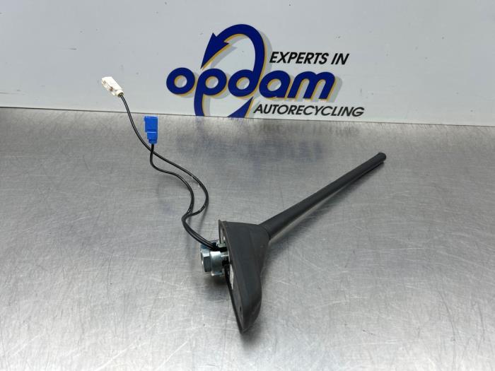 Używane Antena Citroen C4 Cactus (0B/0P) 1.2 PureTech 82 12V Cena € 25,00 Procedura marży oferowane przez Gebr Opdam B.V.
