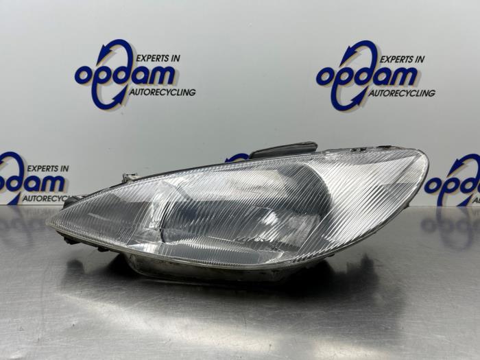 Gebrauchte Scheinwerfer links Peugeot 206 (2A/C/H/J/S) 1.4 XR,XS,XT,Gentry Preis € 35,00 Margenregelung angeboten von Gebr Opdam B.V.
