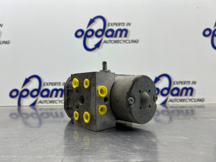 Begagnade ABS-pump Opel Meriva (A) 1.6 16V Pris € 75,00 Marginaltabell erbjuds av Gebr Opdam B.V.