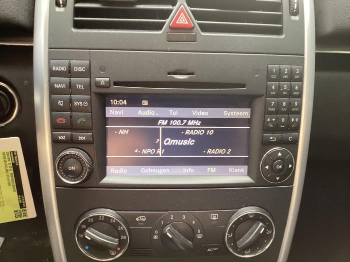 Usagé Système navigation Mercedes B (W245) 1.7 B-170 16V Prix € 300,00 Règlement à la marge proposé par Gebr Opdam B.V.