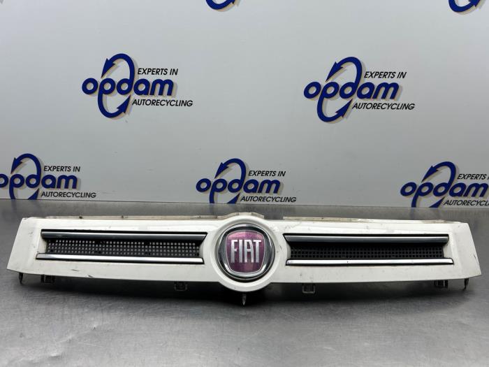 Używane Grill Fiat Panda (169) 1.2, Classic Cena € 30,00 Procedura marży oferowane przez Gebr Opdam B.V.