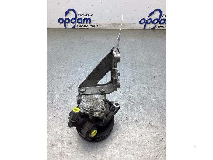 Usagé Pompe de direction BMW 5 serie (E60) 523i 24V Prix € 150,00 Règlement à la marge proposé par Gebr Opdam B.V.