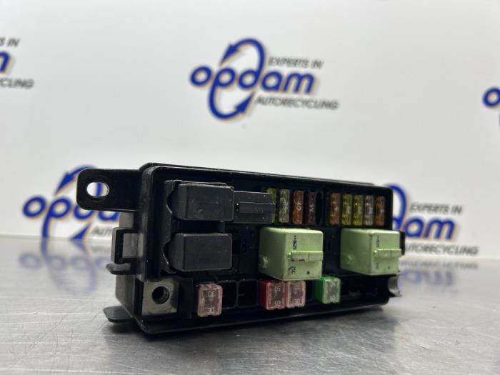 Begagnade Säkringsbox Mini Mini (R56) 1.6 16V Cooper Pris € 50,00 Marginaltabell erbjuds av Gebr Opdam B.V.