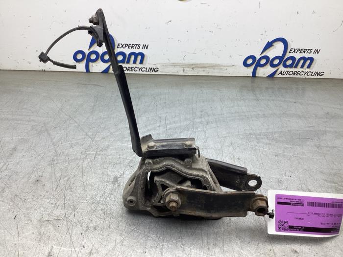 Used Engine mount Volvo V60 I (FW/GW) 2.4 D6 20V Plug-in Hybrid AWD Price € 30,00 Margin scheme offered by Gebr Opdam B.V.