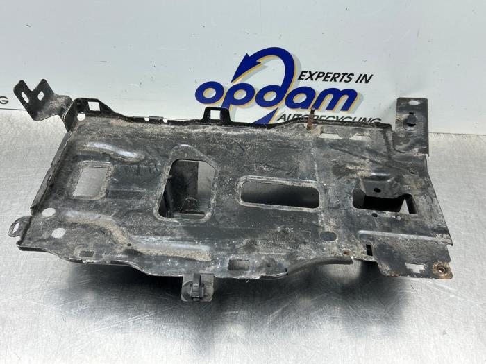 Begagnade Batterilåda Peugeot 308 SW (L4/L9/LC/LJ/LR) 1.6 BlueHDi 120 Pris € 35,00 Marginaltabell erbjuds av Gebr Opdam B.V.