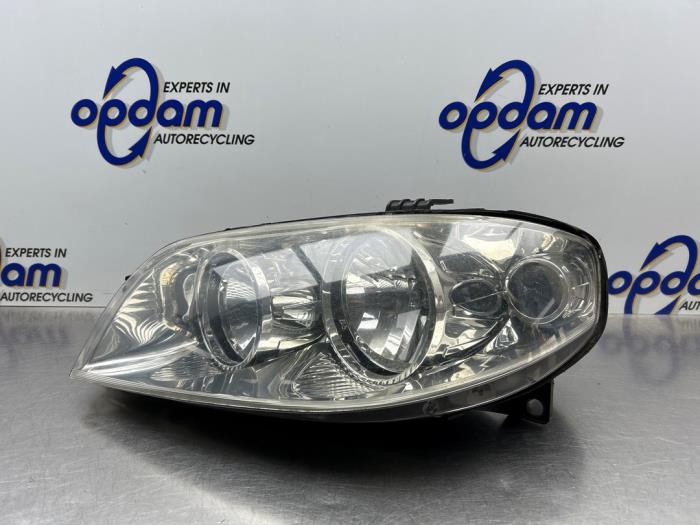 Używane Reflektor lewy Fiat Punto II (188) 1.2 60 S Cena € 50,00 Procedura marży oferowane przez Gebr Opdam B.V.