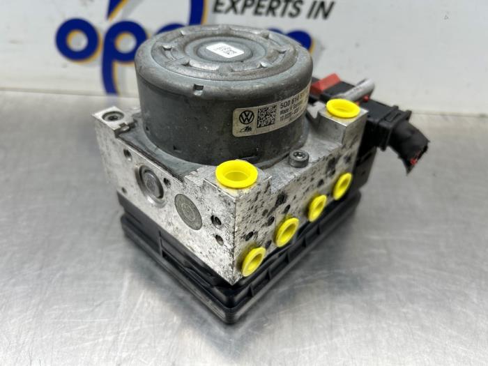 Usagé Bloc ABS Audi A3 Sportback (8VA/8VF) 1.4 TFSI 16V Prix € 250,00 Règlement à la marge proposé par Gebr Opdam B.V.