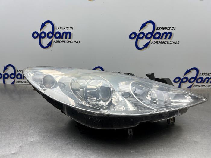 Używane Reflektor prawy Peugeot 307 SW (3H) 1.6 16V Cena € 50,00 Procedura marży oferowane przez Gebr Opdam B.V.