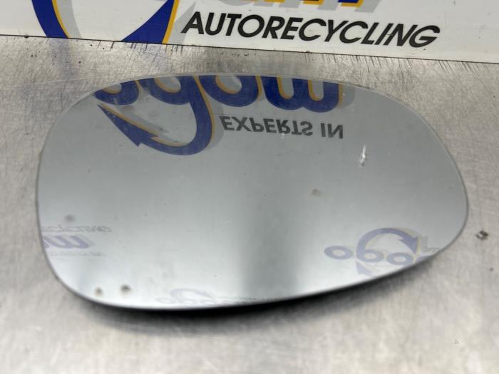 Używane Szyba lusterka lewego BMW 1 serie (E87/87N) 118i 16V Cena € 20,00 Procedura marży oferowane przez Gebr Opdam B.V.