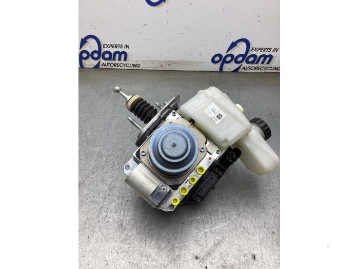 Usagé Servo frein BMW i4 (G26) M50 84 kWh Prix € 450,00 Règlement à la marge proposé par Gebr Opdam B.V.
