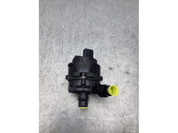 Begagnade Extra vattenpump BMW i4 (G26) M50 84 kWh Pris € 50,00 Marginaltabell erbjuds av Gebr Opdam B.V.