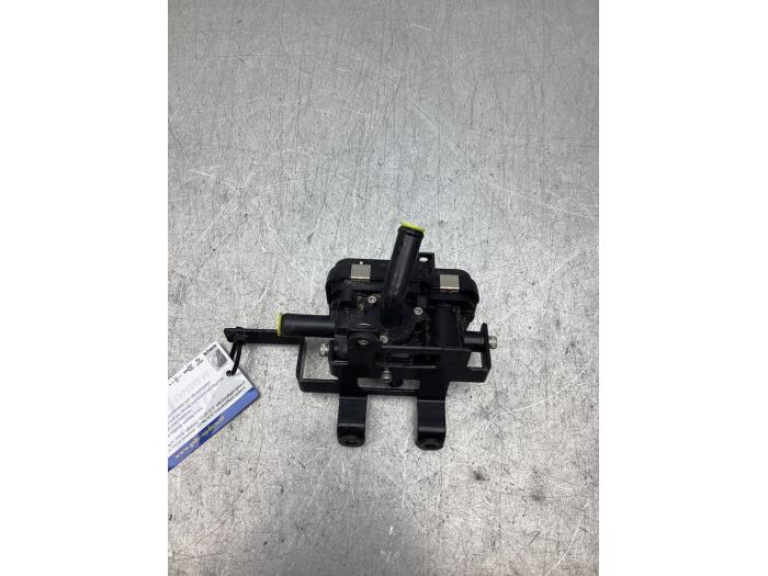 Begagnade Extra vattenpump Kia Niro I (DE) E-Niro 64 kWh Pris € 200,00 Marginaltabell erbjuds av Gebr Opdam B.V.