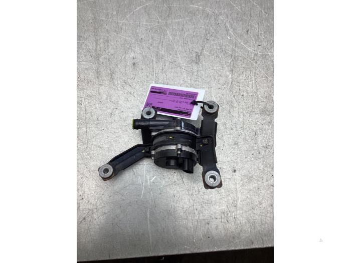 Begagnade Extra vattenpump Kia Niro I (DE) E-Niro 64 kWh Pris € 50,00 Marginaltabell erbjuds av Gebr Opdam B.V.