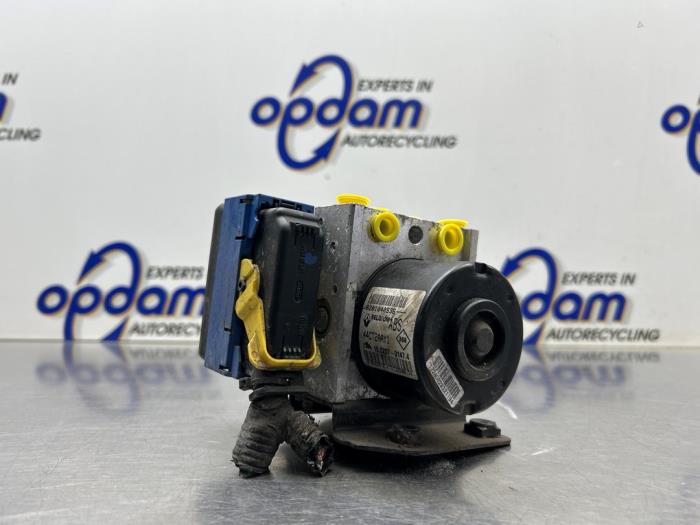 Begagnade ABS-pump Renault Twingo II (CN) 1.2 Pris € 80,00 Marginaltabell erbjuds av Gebr Opdam B.V.