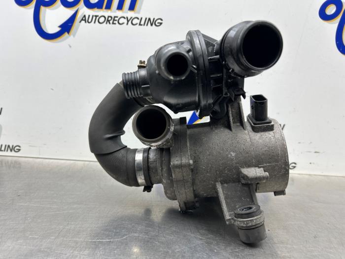 Begagnade Extra vattenpump BMW 1 serie (E87/87N) 118i 16V Pris € 225,00 Marginaltabell erbjuds av Gebr Opdam B.V.