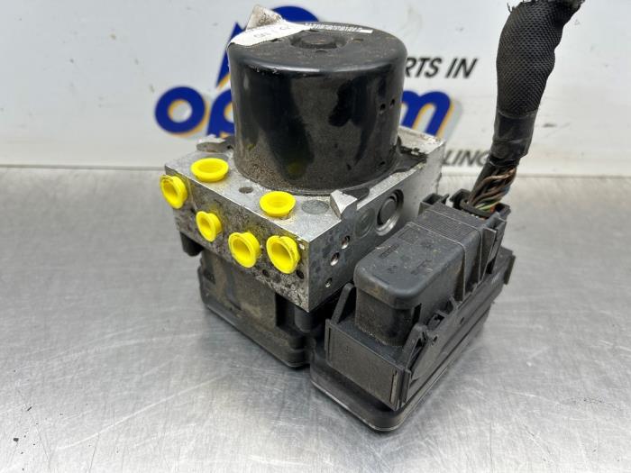 Gebrauchte ABS Pumpe Ford Focus 3 Wagon 1.6 TDCi Preis € 125,00 Margenregelung angeboten von Gebr Opdam B.V.