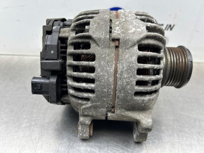 Usagé Dynamo Volkswagen Caddy III (2KA,2KH,2CA,2CH) 2.0 SDI Prix € 50,00 Règlement à la marge proposé par Gebr Opdam B.V.