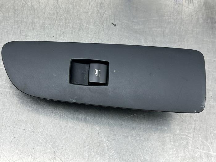 Usados Interruptor de ventanilla eléctrica BMW 1 serie (E81) 116i 1.6 16V Precio € 20,00 Norma de margen ofrecido por Gebr Opdam B.V.