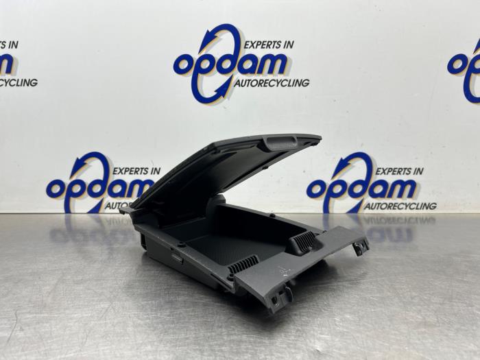 Begagnade Handskfack Opel Agila (B) 1.0 12V Pris € 35,00 Marginaltabell erbjuds av Gebr Opdam B.V.