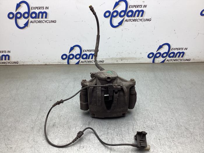 Gebrauchte Bremszange links vorne Mercedes E (W211) 2.6 E-240 V6 18V Preis € 50,00 Margenregelung angeboten von Gebr Opdam B.V.