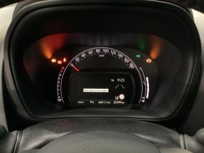 Motor van een Toyota Aygo X 1.0 12V VVT-i 2023