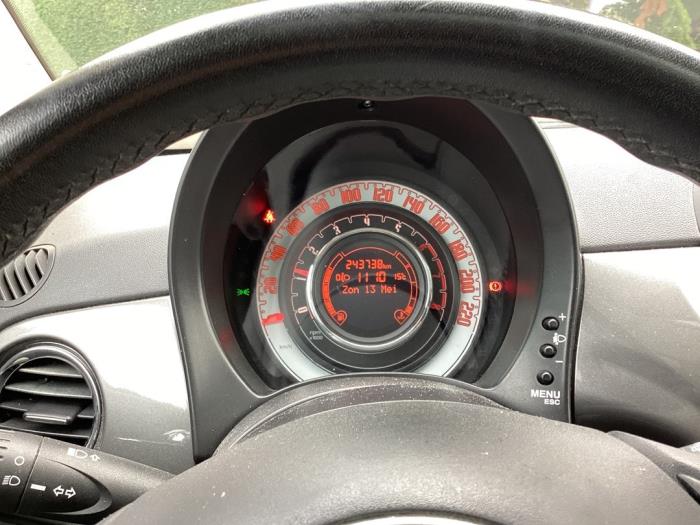 Motor van een Fiat 500 (312) 0.9 TwinAir 85 2011