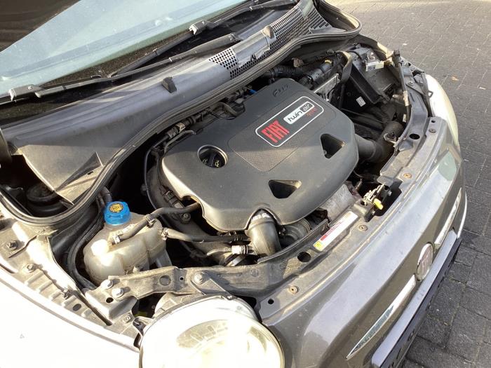 Motor van een Fiat 500 (312) 0.9 TwinAir 85 2011