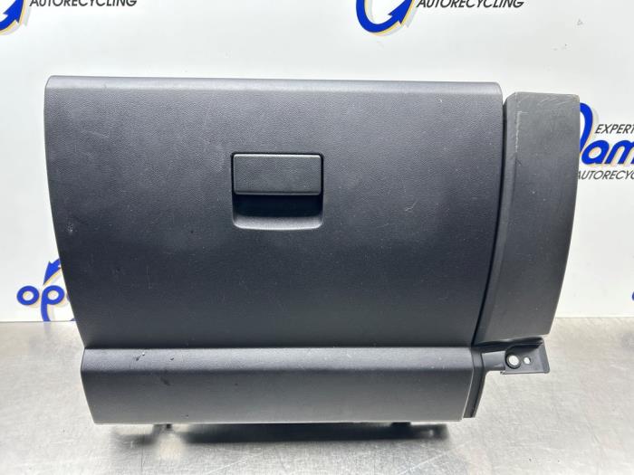 Gebrauchte Handschuhfach Mazda 5 (CWA9) 2.0i 16V Preis € 50,00 Margenregelung angeboten von Gebr Opdam B.V.