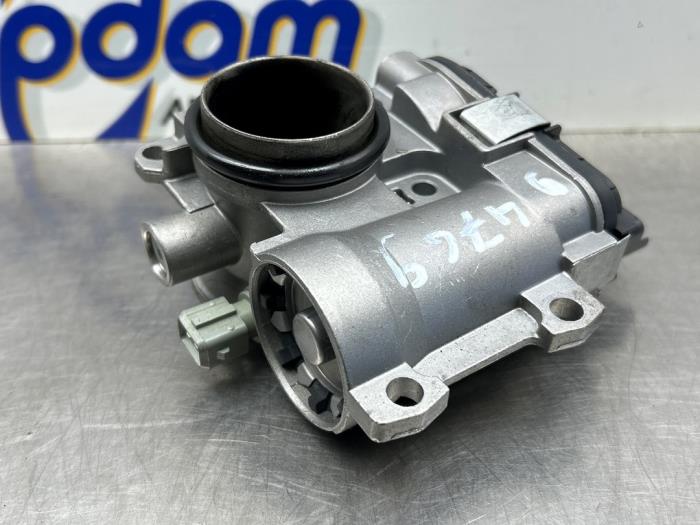 Usagé Boitier papillon Renault Clio II (BB/CB) 1.2 16V Prix € 50,00 Règlement à la marge proposé par Gebr Opdam B.V.