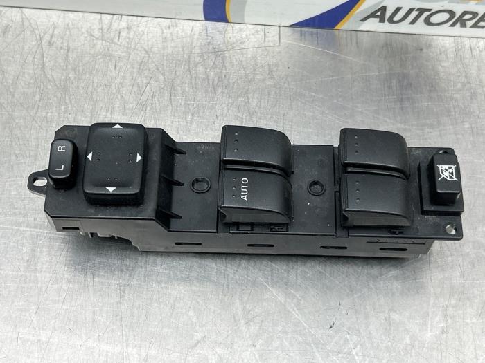Usados Interruptor de ventanilla eléctrica Mazda 5 (CWA9) 2.0i 16V Precio € 75,00 Norma de margen ofrecido por Gebr Opdam B.V.